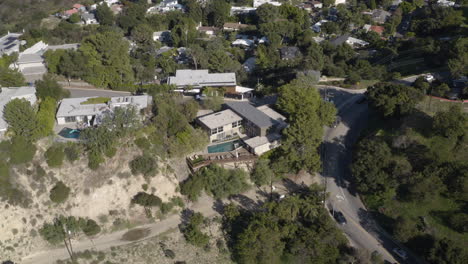 4K-drone-shot-of-Sherman-Oaks-hillside-homes-off-Beverly-Glen-Boulevard