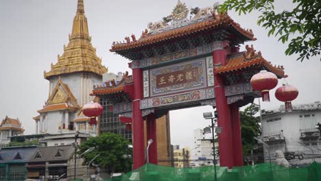 Tiro-De-Plataforma-Rodante-De-La-Puerta-De-Chinatown-En-Bangkok,-Tailandia