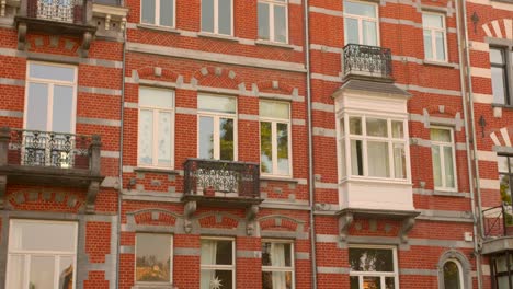 Arquitectura-De-Ladrillo-Histórica-Y-Típica-En-Bruselas,-Bélgica