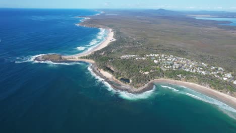 Bahía-Turquesa-En-La-Playa-De-Angourie-Point-En-Nueva-Gales-Del-Sur,-Australia---Panorámica-Aérea
