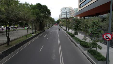 shot-of-empty-street-in-mexico-city-at-morning-in-Polanco-zone