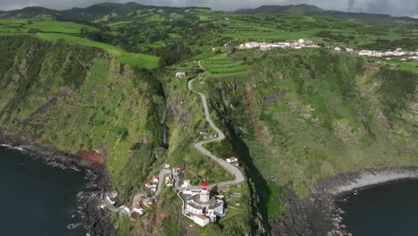 Farol-Ponta-do-Arnel-on-rocky-edge-cliff,-Nordeste,-Sao-Miguel