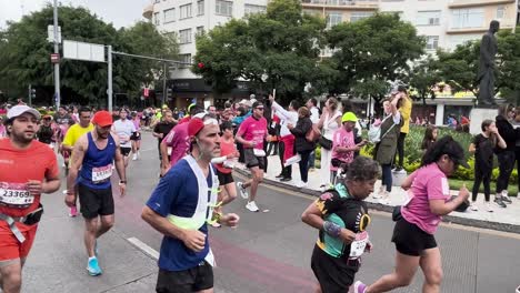 Zeitlupenaufnahme-Von-Läufern-Beim-Marathon-De-La-Ciudad-De-Mexico