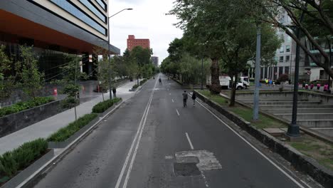 Toma-De-La-Calle-Principal-Vacía-De-La-Ciudad-De-México-Por-La-Mañana-En-El-Barrio-De-Polanco.