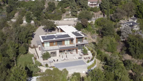 Toma-De-Drones-De-4.000-Metros-De-Una-Gran-Finca-Moderna-En-Beverly-Hills,-California