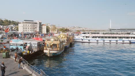 Boat-fish-restaurant-at-Galata-bridge-Eminonu-Golden-Horn-Istanbul