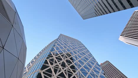 Futuristische-Wolkenkratzer-Im-CBD-Finanzviertel-Von-Tokio,-Shinjuku