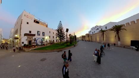 Essaouira,-Marokko-Filmmaterial:-Essaouiras-Geschichte-Ist-Ein-Teppich-Aus-Kulturen,-Von-Seinen-Phönizischen-Ursprüngen-Bis-Zu-Seinen-Portugiesischen-Befestigungsanlagen,-Die-Alle-In-Ihrer-Architektur-Wunderschön-Erhalten-Sind