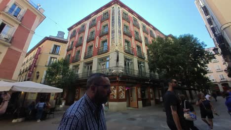 Madrid,-España:-Nuestra-Impresionante-Toma-De-La-Gran-Vía-De-Madrid-Y-Otras-Avenidas-Concurridas-Te-Invita-A-Sumergirte-En-La-Vibrante-Cultura-Y-La-Rica-Historia-De-La-Ciudad.