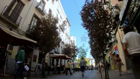 Madrid,-España:-Viaje-Por-El-Corazón-De-Madrid-Con-Nuestra-Fascinante-Toma,-Que-Muestra-La-Gran-Vía-Y-Otras-Avenidas-Concurridas-Que-Definen-El-Carácter-Dinámico-De-La-Ciudad.