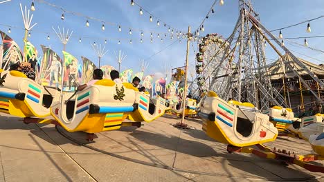 wide-shoot-daytime-amusement-park-breaking-dance-ride-scene-with-friends-enjoying-themselves