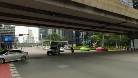 Straßenkreuzung-Rama-9-Im-Geschäfts--Und-Beliebten-Einkaufsviertel-Von-Bangkok,-Thailand