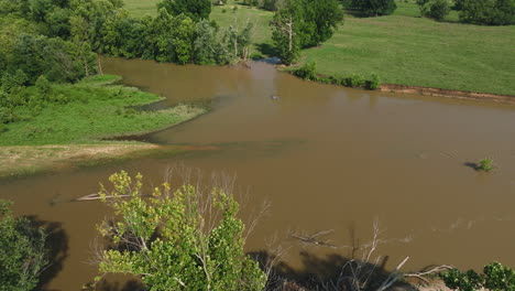 Kayaking-Over-Creek-During-Summer-In-Illinois-River,-Arkansas,-United-States