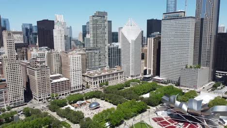 Espléndido-Paisaje-Urbano-De-Chicago,-Edificios-Comerciales-Y-Residenciales-De-Gran-Altura,-Vídeo-De-Drones-Aéreos-De-4k
