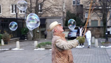 Bubbles-made-by-street-artist-on-the-streets-of-Santa-Domenica-Cathedral