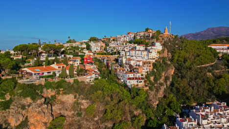 Cliffside-homes-villas-and-condos-looking-over-Playa-Marina-del-Este,-aerial-establish