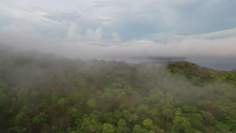 Misty-clouds-float-above-tropical-forest-ridge-line-of-Papagayo-Peninsula,-Costa-Rica
