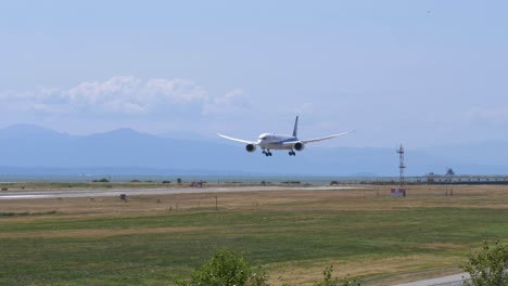 Ana-All-Nippon-Airways-Boeing-787-Dreamliner-Landet-Auf-Der-Landebahn