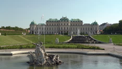 Wunderschöne-Brunnen-Im-Oberen-Belvedere-Palastgarten