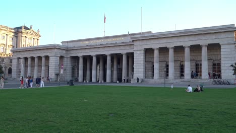 Puerta-Exterior-Del-Castillo-Cerca-Del-Palacio-De-Hofburg.