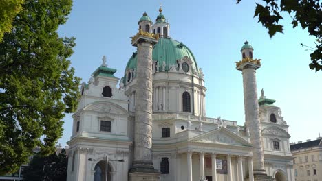 La-Karlskirche-Es-La-última-Gran-Obra-Del-Eminente-Arquitecto-Barroco-Johann-Bernhard-Fischer-Von-Erlach.