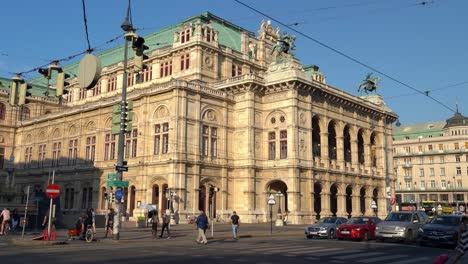 Die-Wiener-Staatsoper-Ist-Ein-Opernhaus-Und-Opernhaus-Mit-Sitz-In-Wien,-Österreich