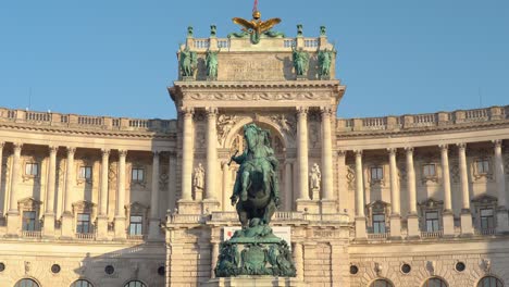 Prinz-Eugen-Von-Savoyen-Denkmal-Direkt-Vor-Der-Hofburg