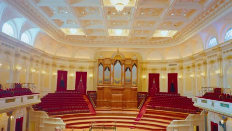 Tiltdown-from-neo-classic-ceiling-to-concert-main-hall-Concertgebouw-Amsterdam