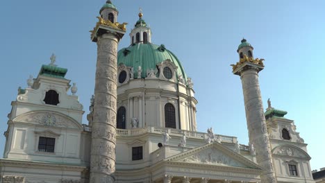 Cúpula-Verde-Y-Columnas-De-La-Karlskirche