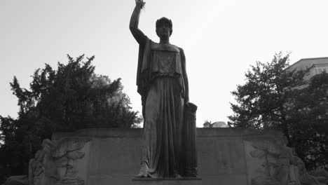 Tilt-camera-movement-recording-details-of-the-Gesneuvelden-Monument-in-Brussels,-Belgium