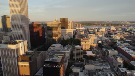 Drone-shot-flying-over-high-rise,-toward-the-Mississippi-river-in-New-Orleans,-USA