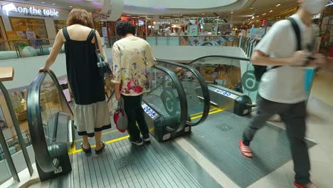 Indoor-Shopping-Mall-In-Bangkok,-Thailand
