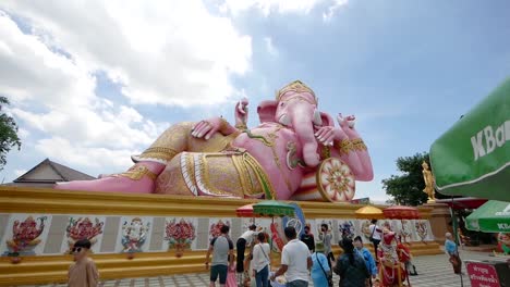 Die-Höchste-Rosafarbene-Ganehsa-Statue-Der-Welt,-Thailand