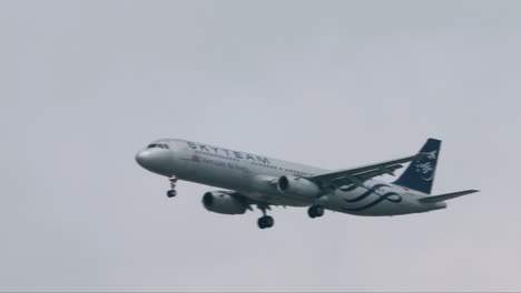 Skyteam-Vietnam-Airlines-Se-Prepara-Para-Aterrizar-En-El-Aeropuerto-De-Suvarnabhumi,-Tailandia