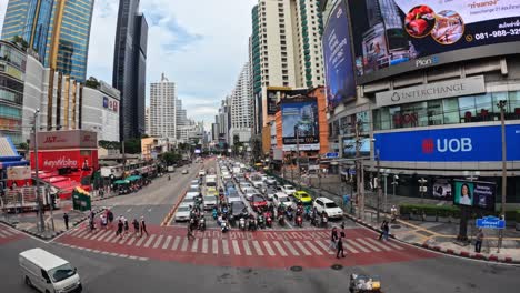 Viajes-A-Bangkok,-Tailandia,-Ciudad-Metropolitana-Moderna,-Escena-Callejera-De-4k-Timelapse