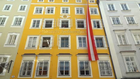 Tourists-Looks-Through-Window-of-Mozart's-birthplace-Building