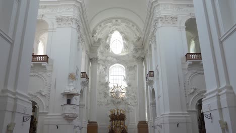 Zoom-Out-of-Altar-of-Kollegienkirche