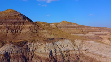 Espectaculares-Vistas-De-Formaciones-De-Arena-Multicolores-En-Alberta,-Canadá