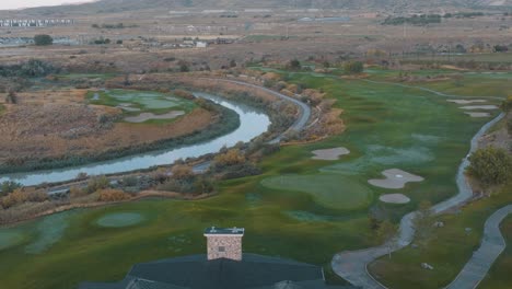 Aerial-reveal-of-the-clubhouse-at-Thanksgiving-Point-Golf-Club-in-Lehi,-Utah