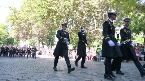 Las-Tropas-Españolas-Participan-En-El-Desfile-Militar-Del-Día-Nacional-Español-El-12-De-Octubre-Cuando-Miles-De-Soldados-Y-Civiles-Se-Reunieron-Para-Celebrar-El-Aniversario-Anual.