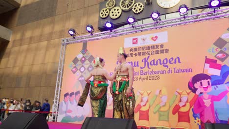 Indonesian-couple-wearing-traditional-attire-poses-seductively-during-fashion-show