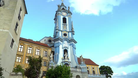 Dürnstein-Es-Uno-De-Los-Destinos-Turísticos-Más-Visitados-De-La-Región-De-Wachau-Y-También-Una-Conocida-Zona-Vitivinícola.