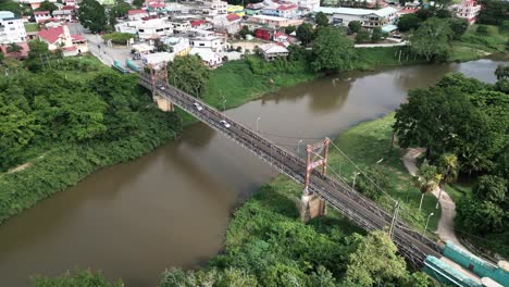 Vuela-Sobre-El-Sereno-Paisaje-De-San-Ignacio-Con-Esta-Impresionante-Toma-Desde-Un-Dron-Del-Puente-Hawkesworth.