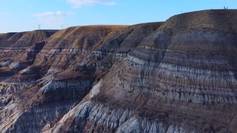 spectacular-views-of-multicolored-sand-formations-in-Alberta,-Canada