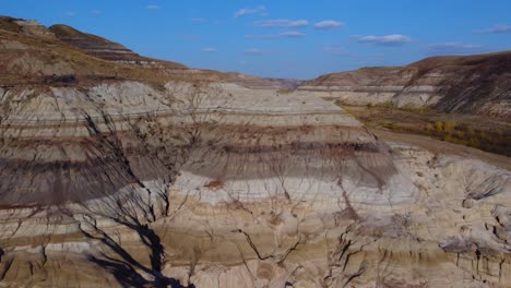 spectacular-views-of-multicolored-sand-formations-in-Alberta,-Canada