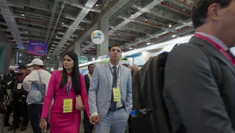 Crowds-of-oeople-walking-to-tech-summit-conference-in-Taipei