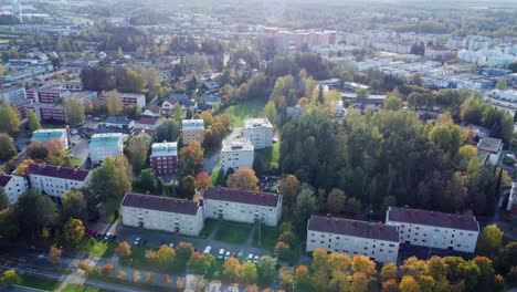 Aerial-flies-over-autumn-apartment-blocks-in-Scandinavian-city,-Kerava