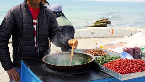 Vendedor-Ambulante-En-El-Mercado-De-La-Medina-De-Hammamet,-Túnez