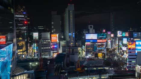 Lapso-De-Tiempo-De-Gran-Angular-Del-Icónico-Shibuya,-Tokio-Por-La-Noche