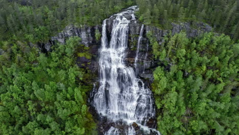 Aerial-footage-from-Tvindefossen-waterfall,-Norway